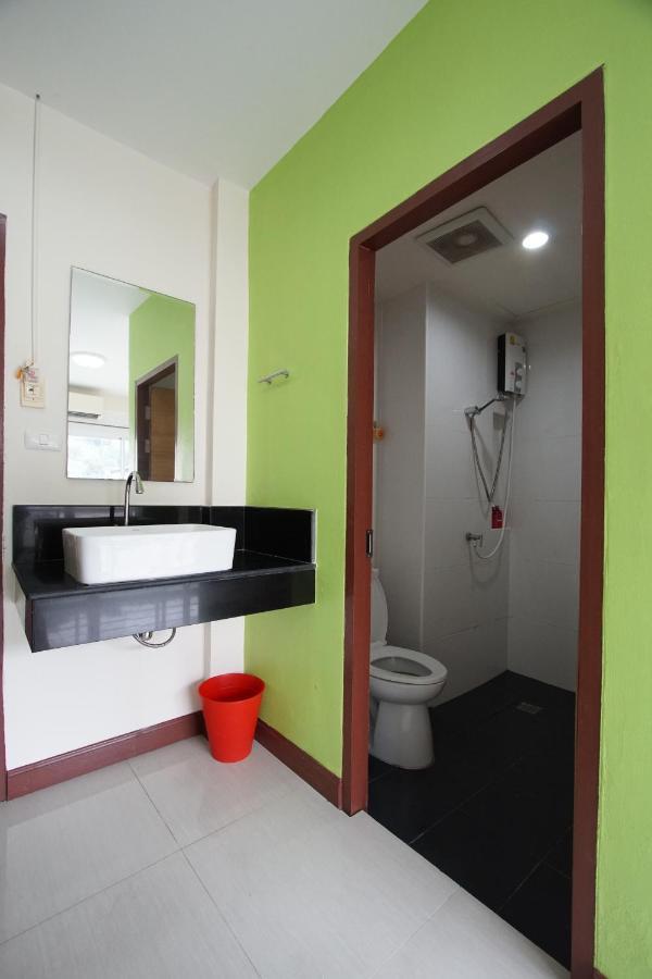 Bedbox Guesthouse And Hostel Patong Екстериор снимка