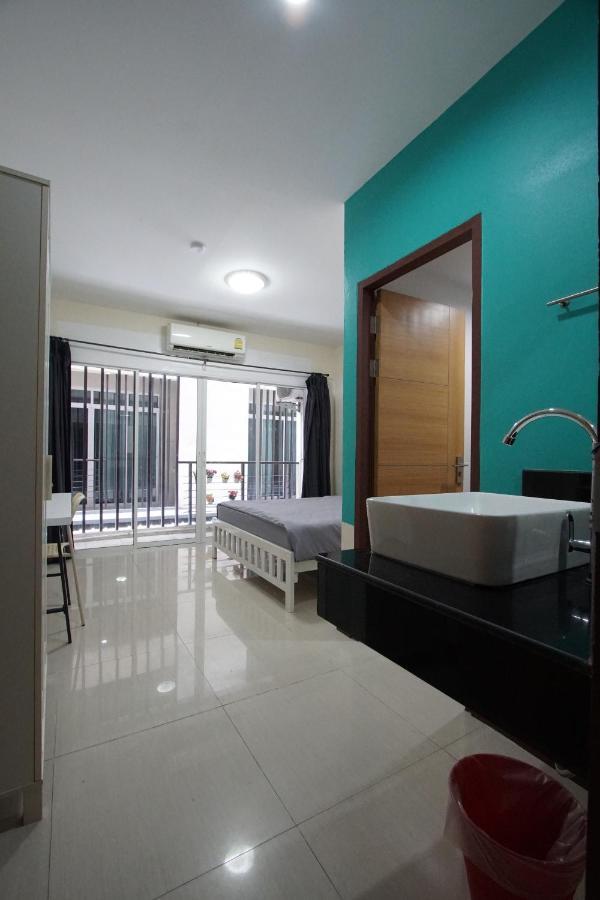 Bedbox Guesthouse And Hostel Patong Екстериор снимка