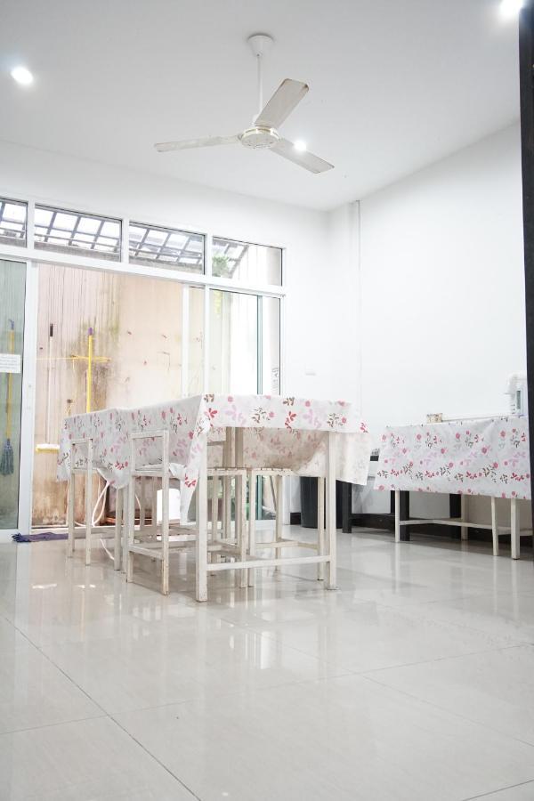 Bedbox Guesthouse And Hostel Patong Екстериор снимка