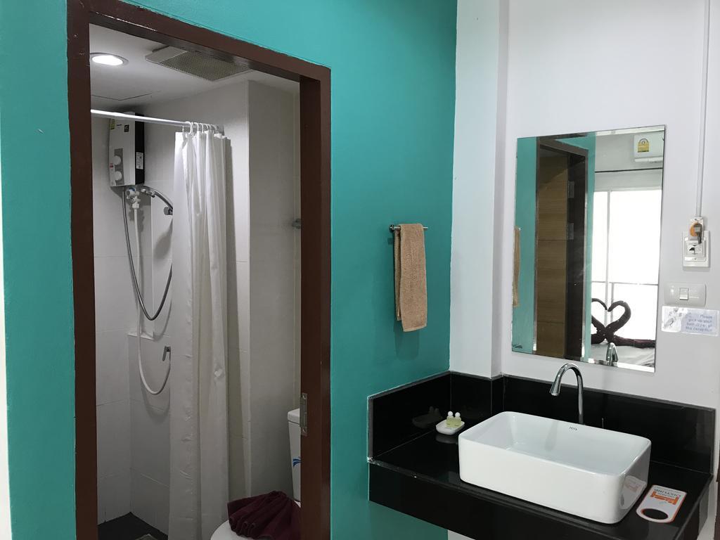Bedbox Guesthouse And Hostel Patong Екстериор снимка