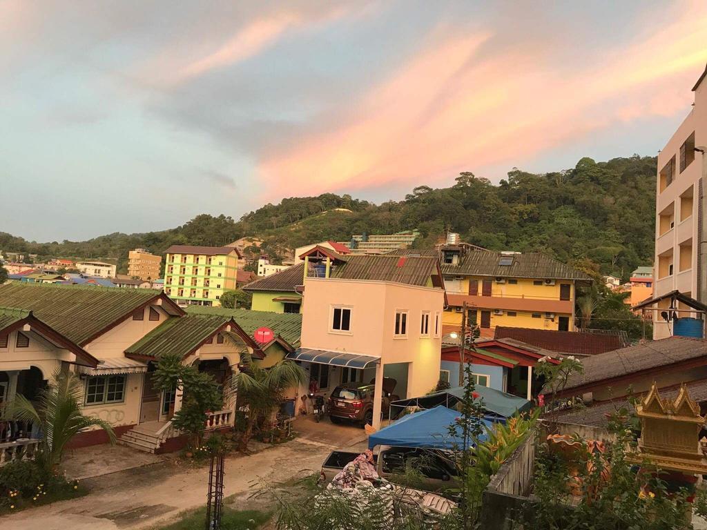 Bedbox Guesthouse And Hostel Patong Екстериор снимка