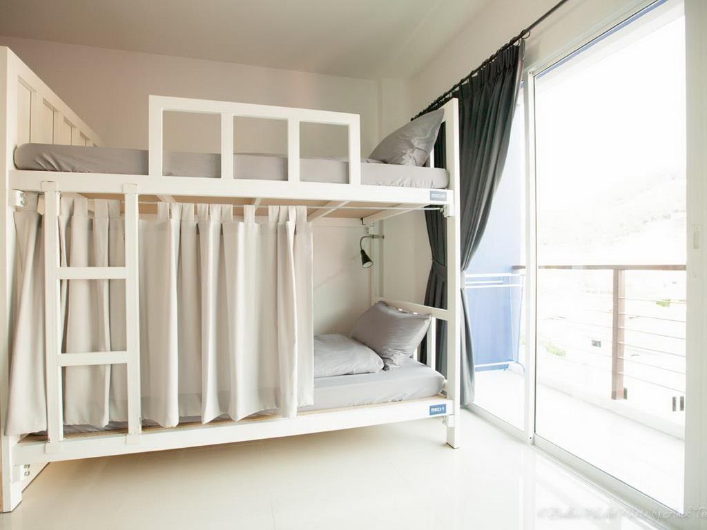 Bedbox Guesthouse And Hostel Patong Екстериор снимка