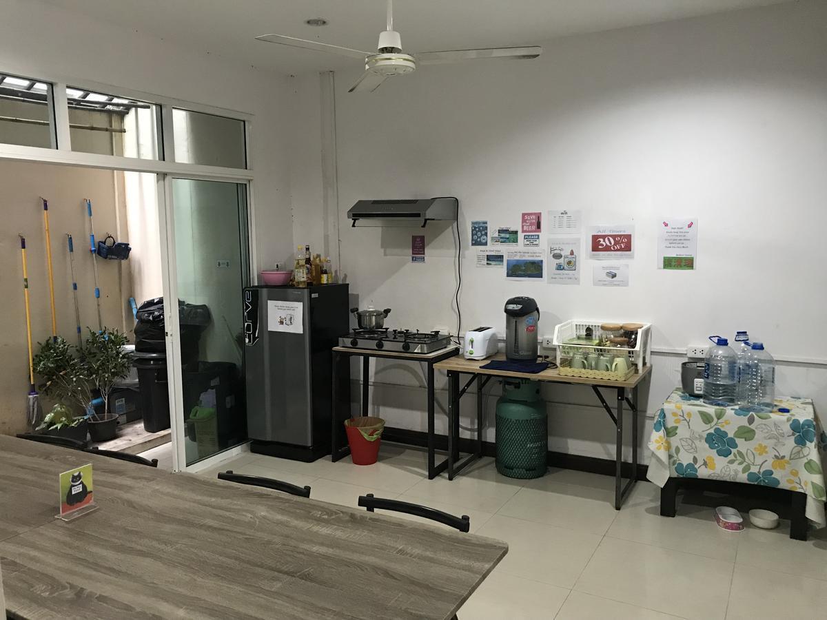 Bedbox Guesthouse And Hostel Patong Екстериор снимка