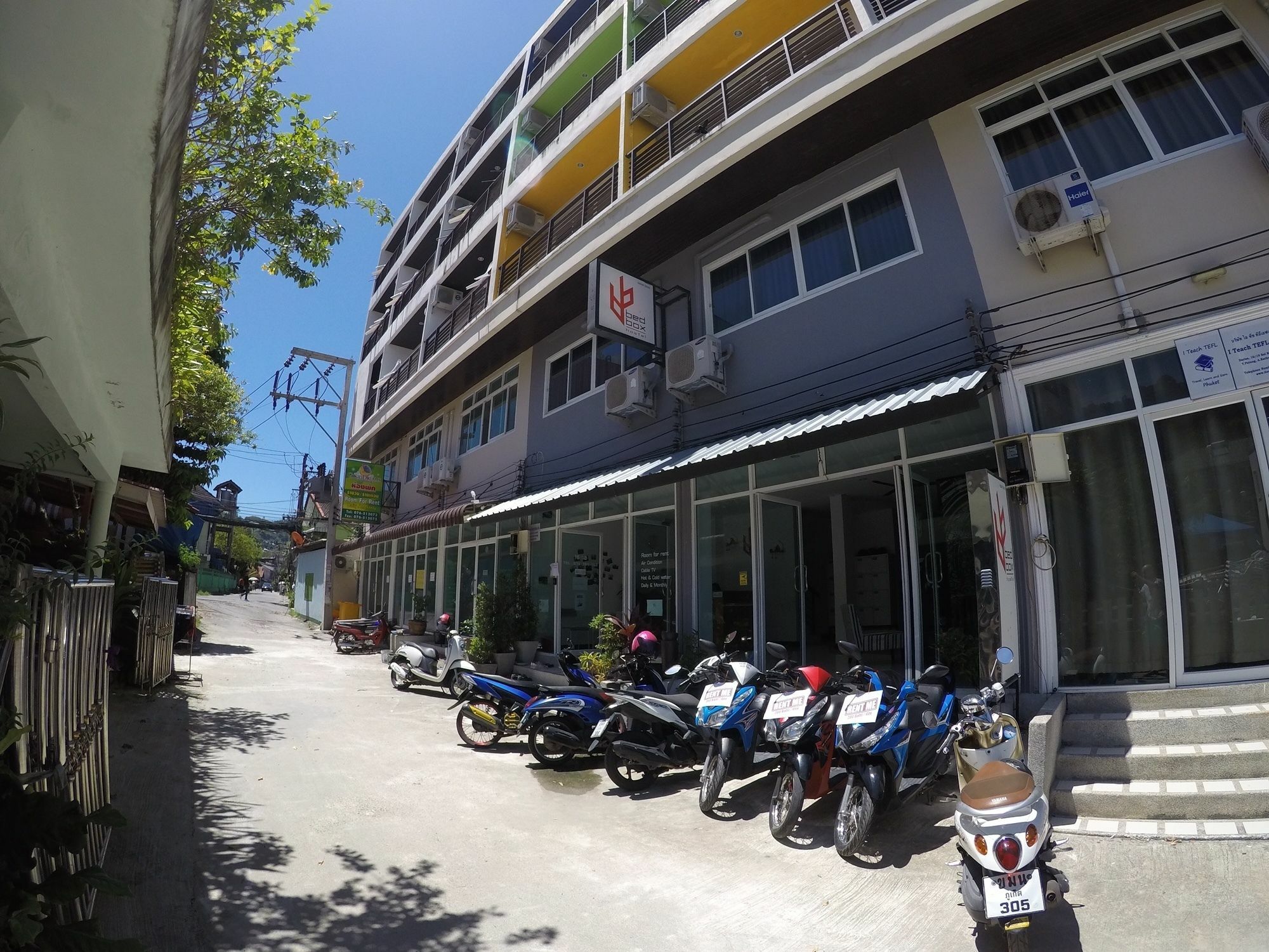 Bedbox Guesthouse And Hostel Patong Екстериор снимка