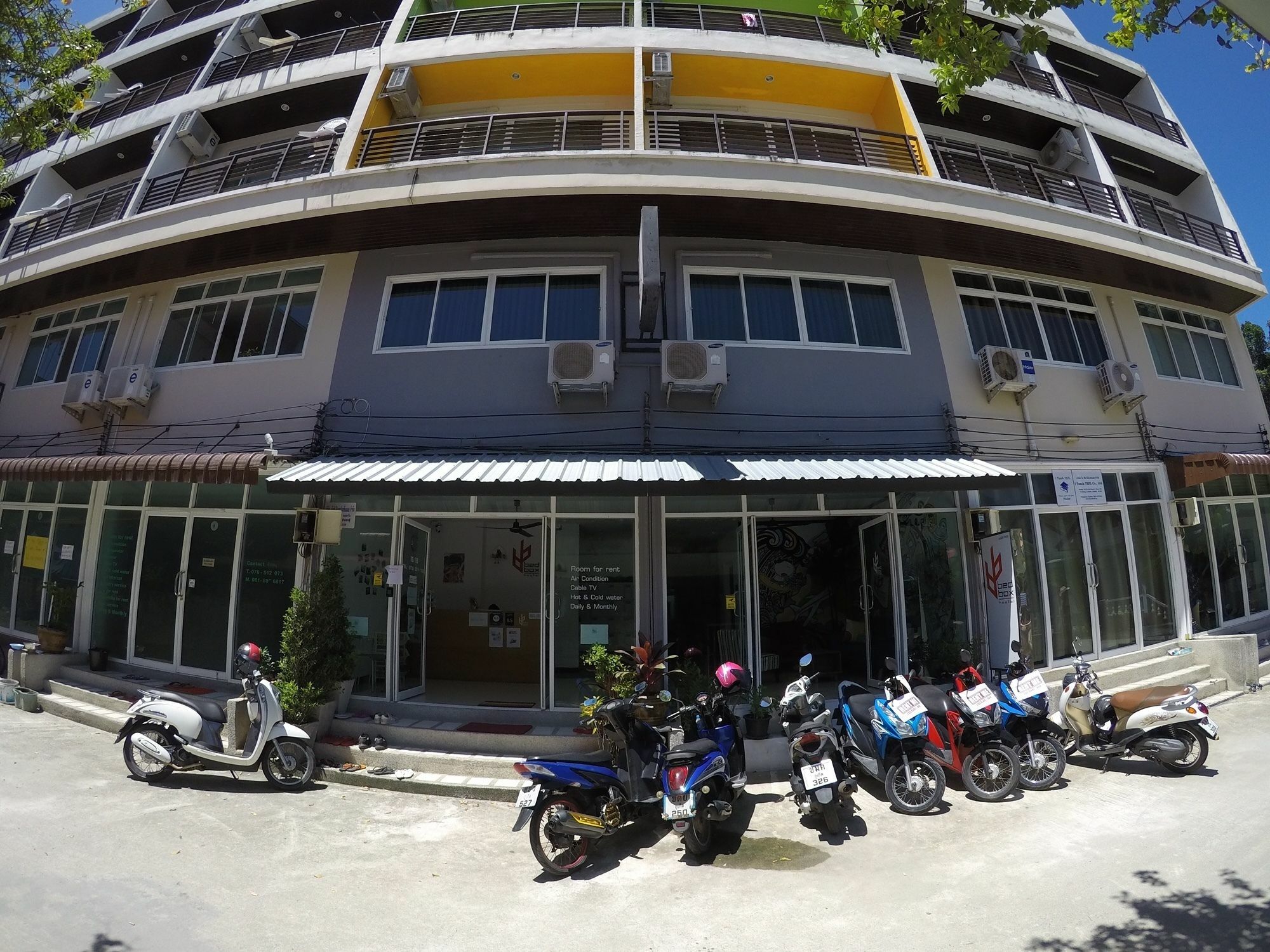 Bedbox Guesthouse And Hostel Patong Екстериор снимка