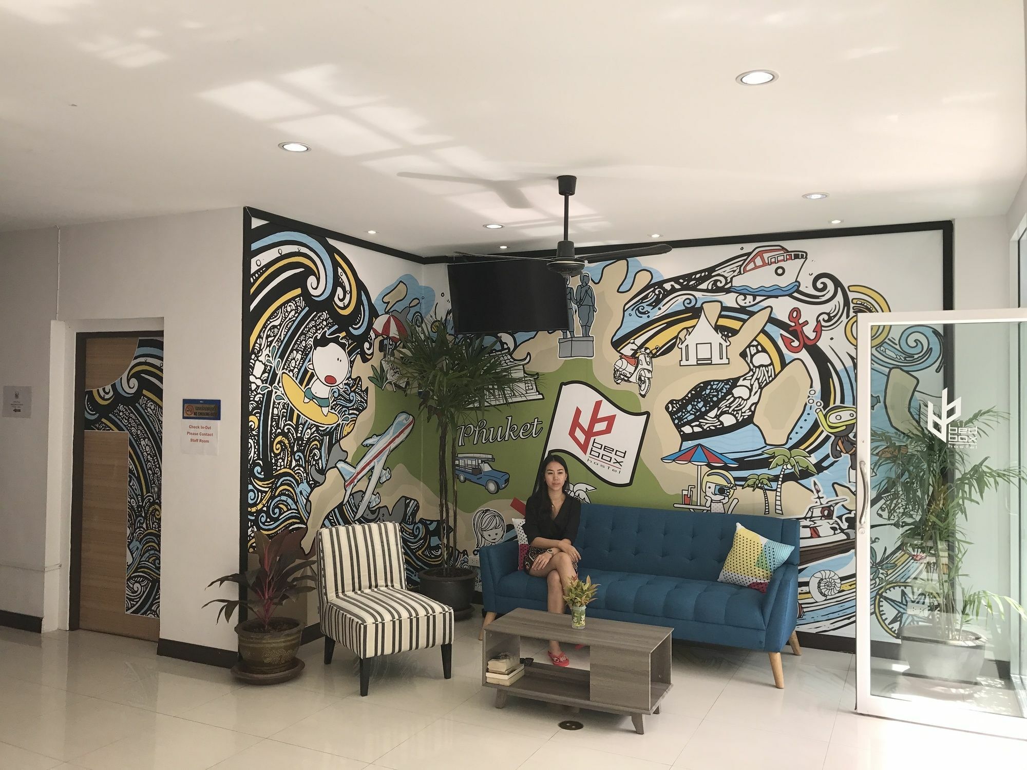 Bedbox Guesthouse And Hostel Patong Екстериор снимка