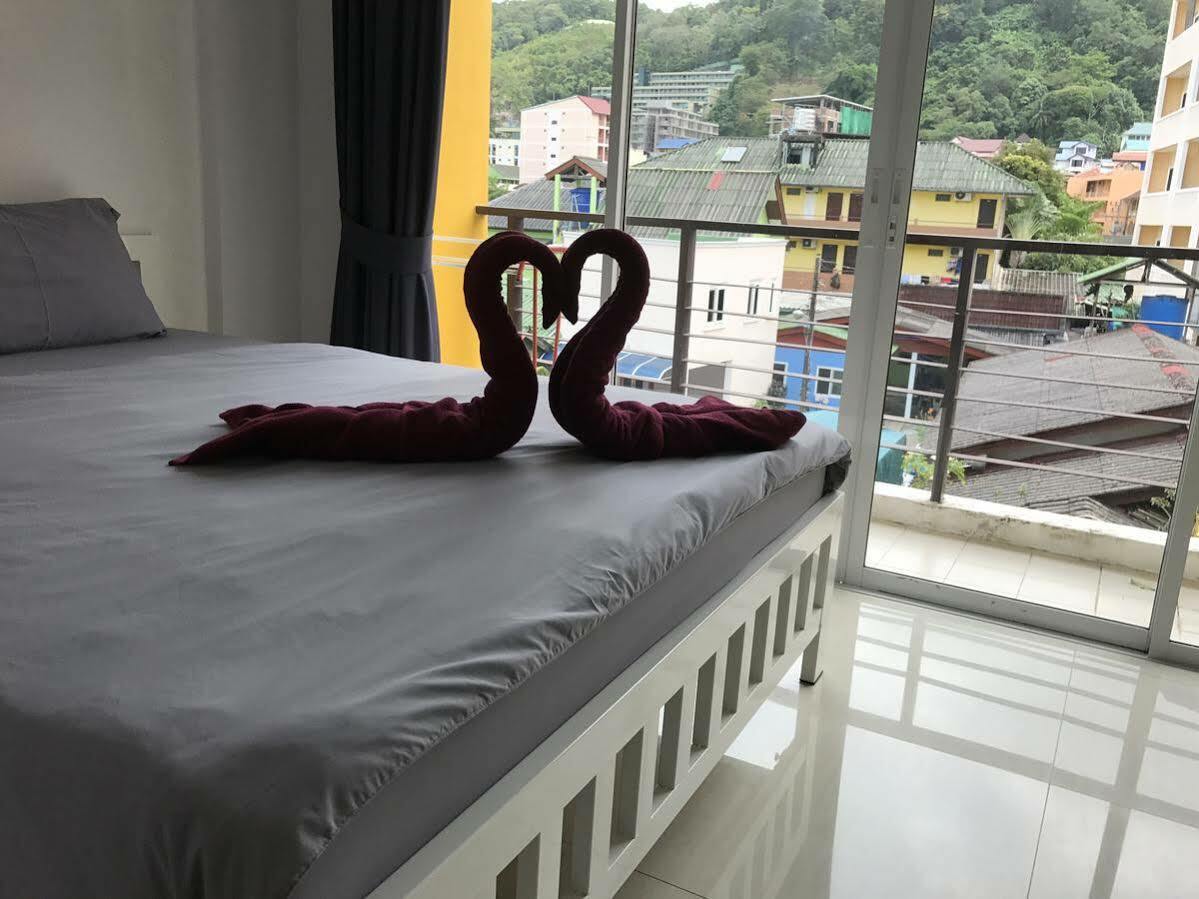 Bedbox Guesthouse And Hostel Patong Екстериор снимка